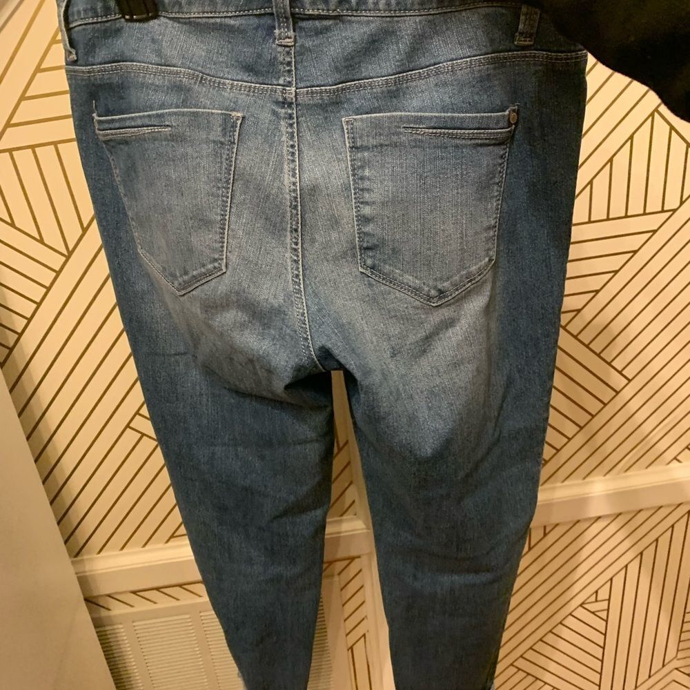 Bandolino Selene Embroidery Jeans - Picture 5 of 6
